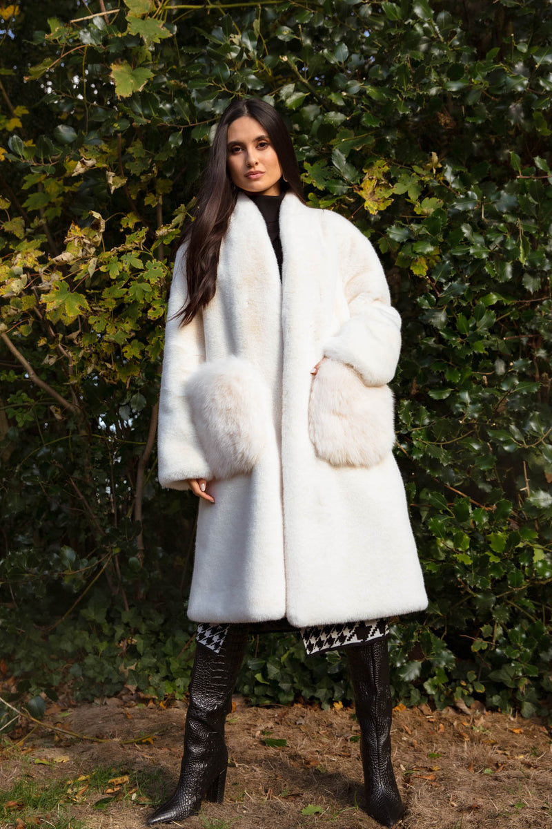 NEW IN Monaveen Luxury Faux Fur SUE-ELLEN COAT