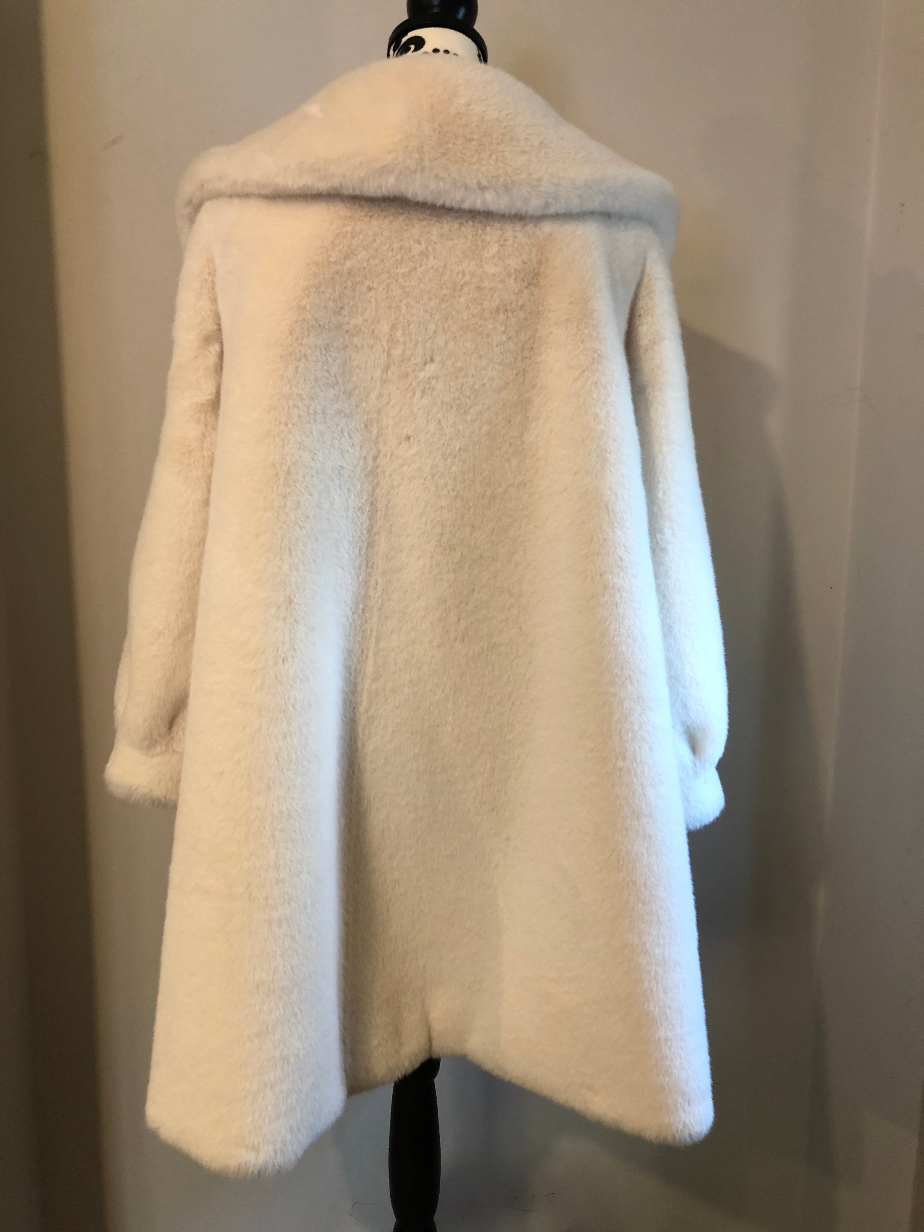 NEW IN Monaveen Luxury Faux Fur Penelope Coat CREAM/WHITE