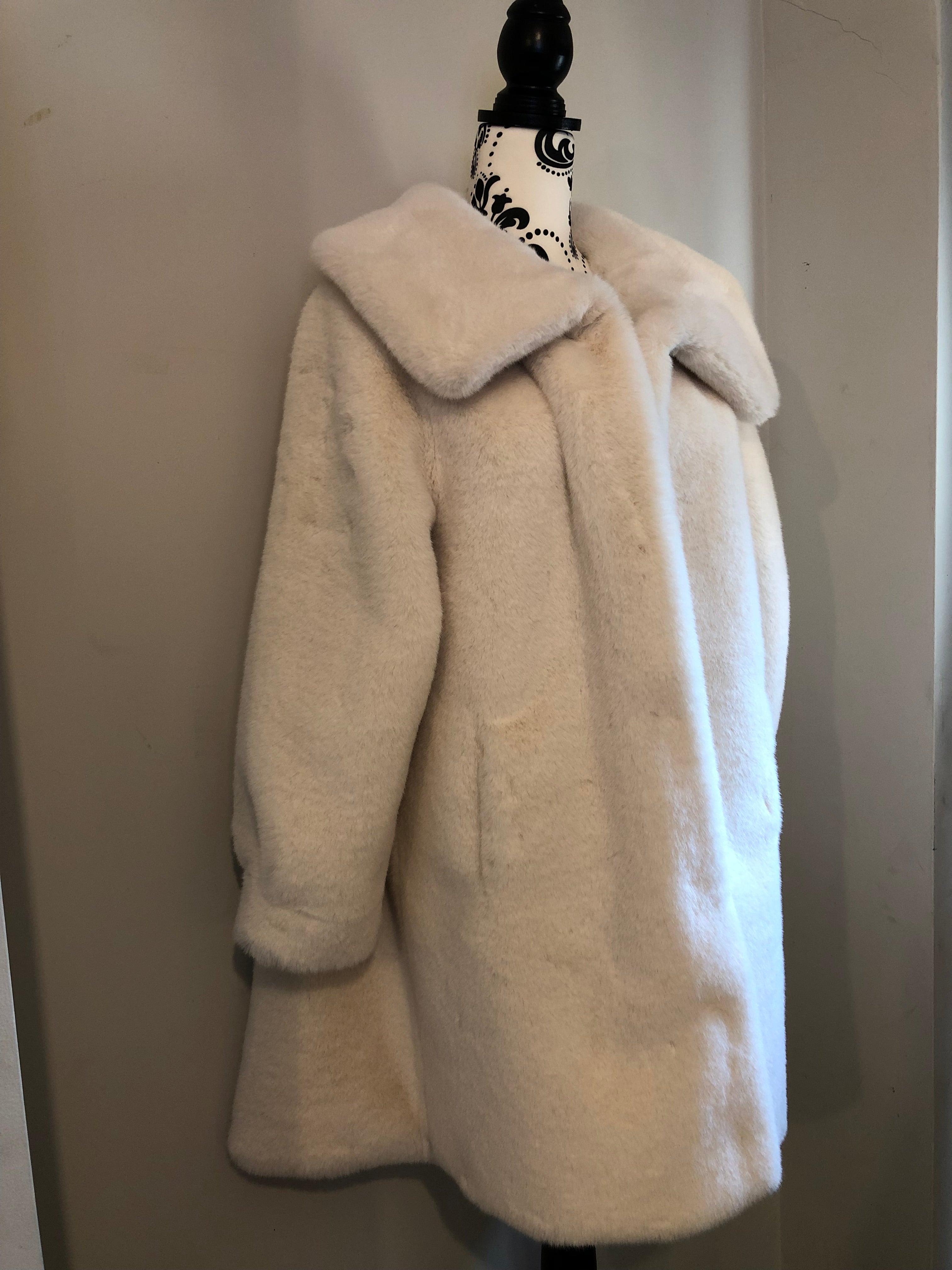 NEW IN Monaveen Luxury Faux Fur Penelope Coat CREAM/WHITE