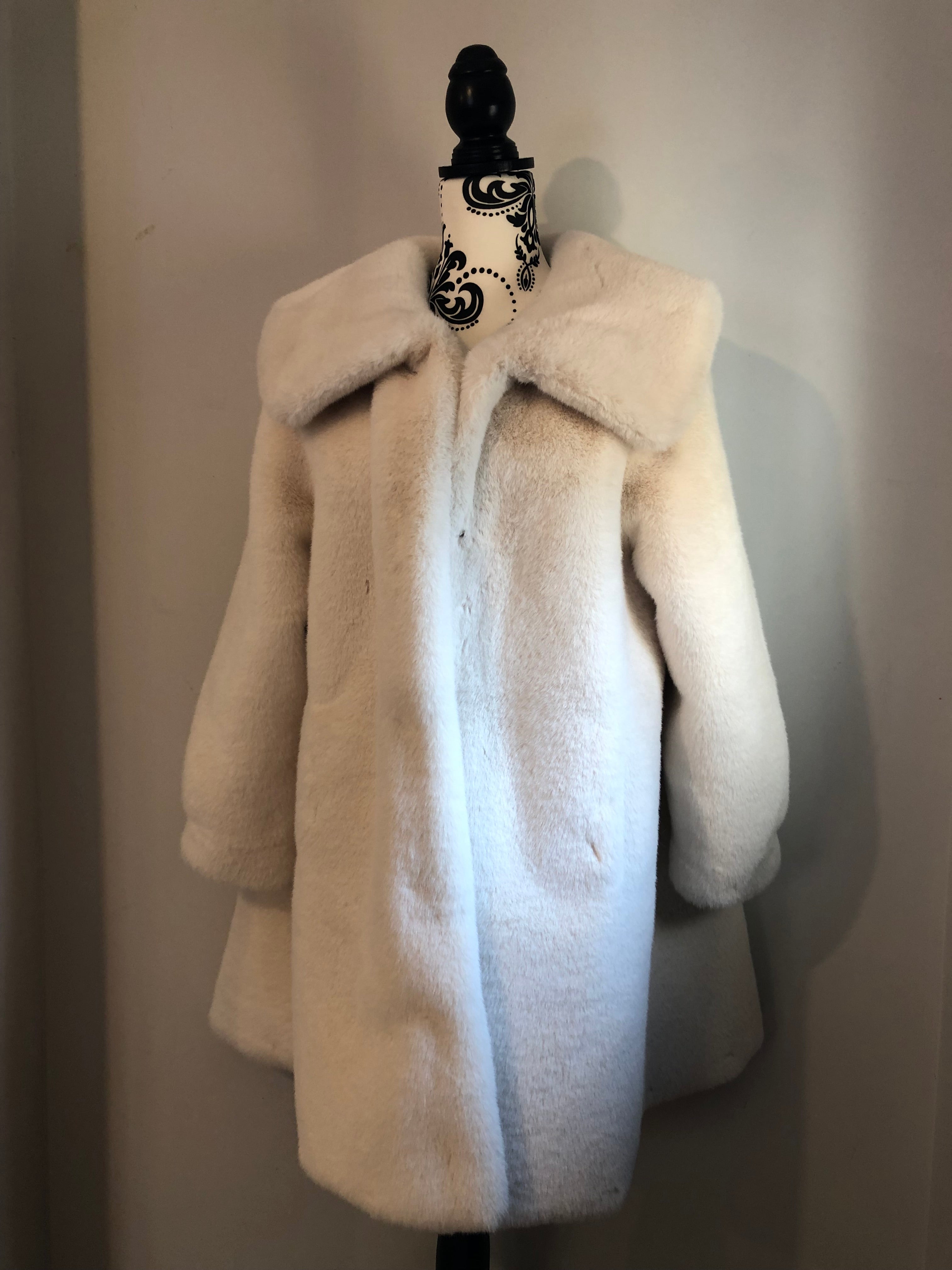 NEW IN Monaveen Luxury Faux Fur Penelope Coat CREAM/WHITE