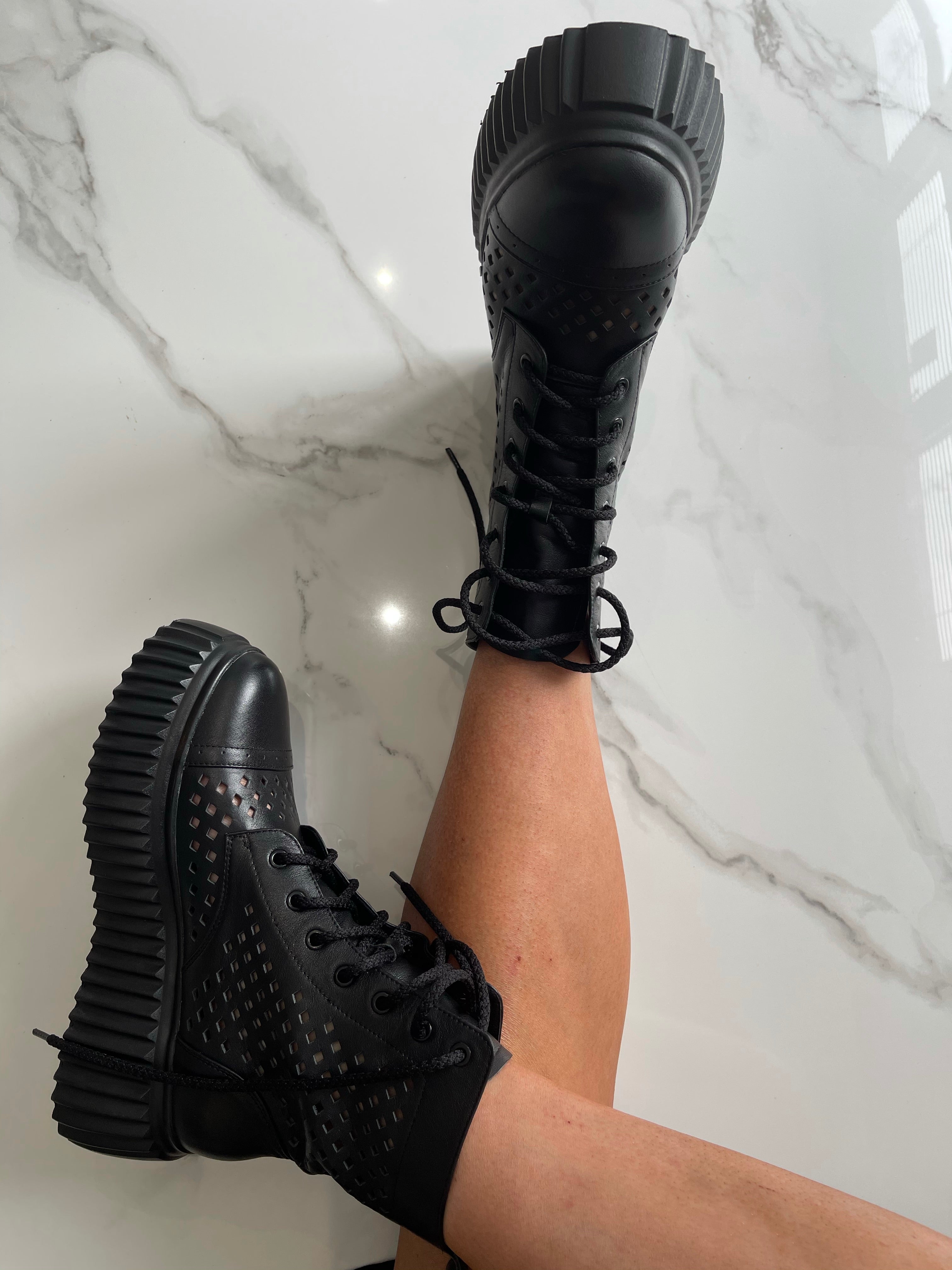 Monaveen Leather Boot - BLACK