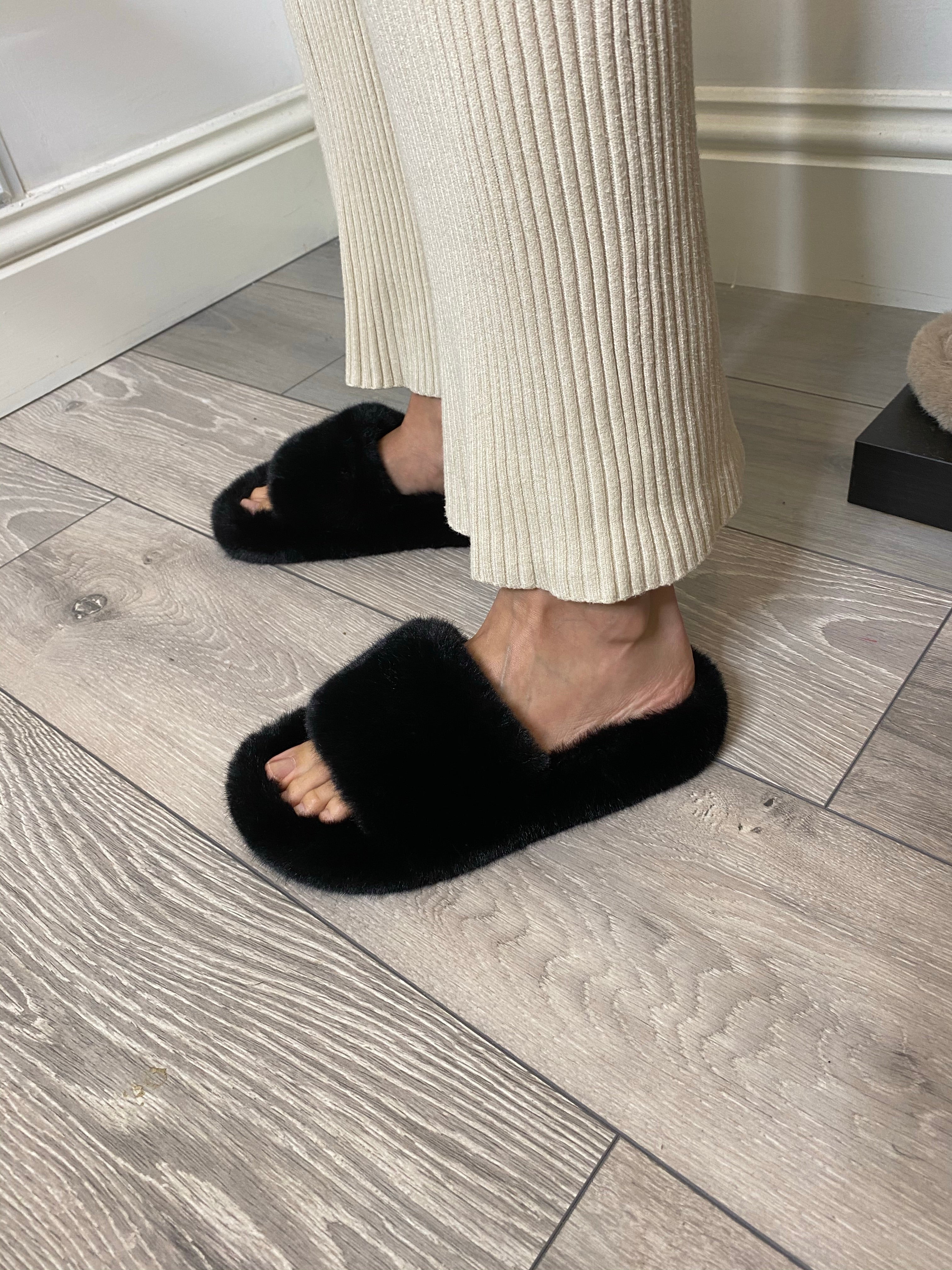 NEW IN Monaveen Luxury FAUX Fur cross strap Slippers, BLACK