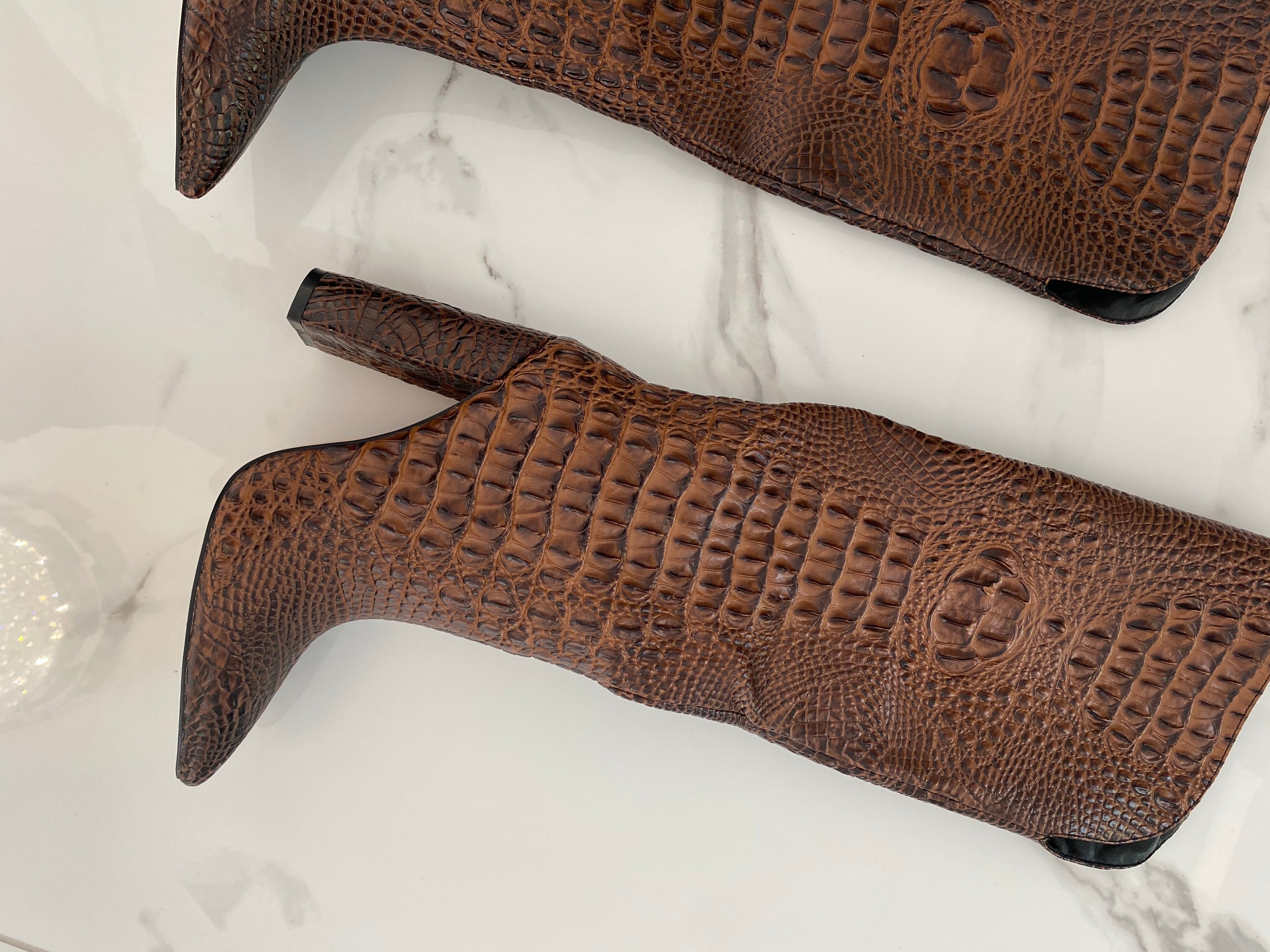 NEW IN Monaveen DALLAS Vegan crocodile leather Boot - BROWN