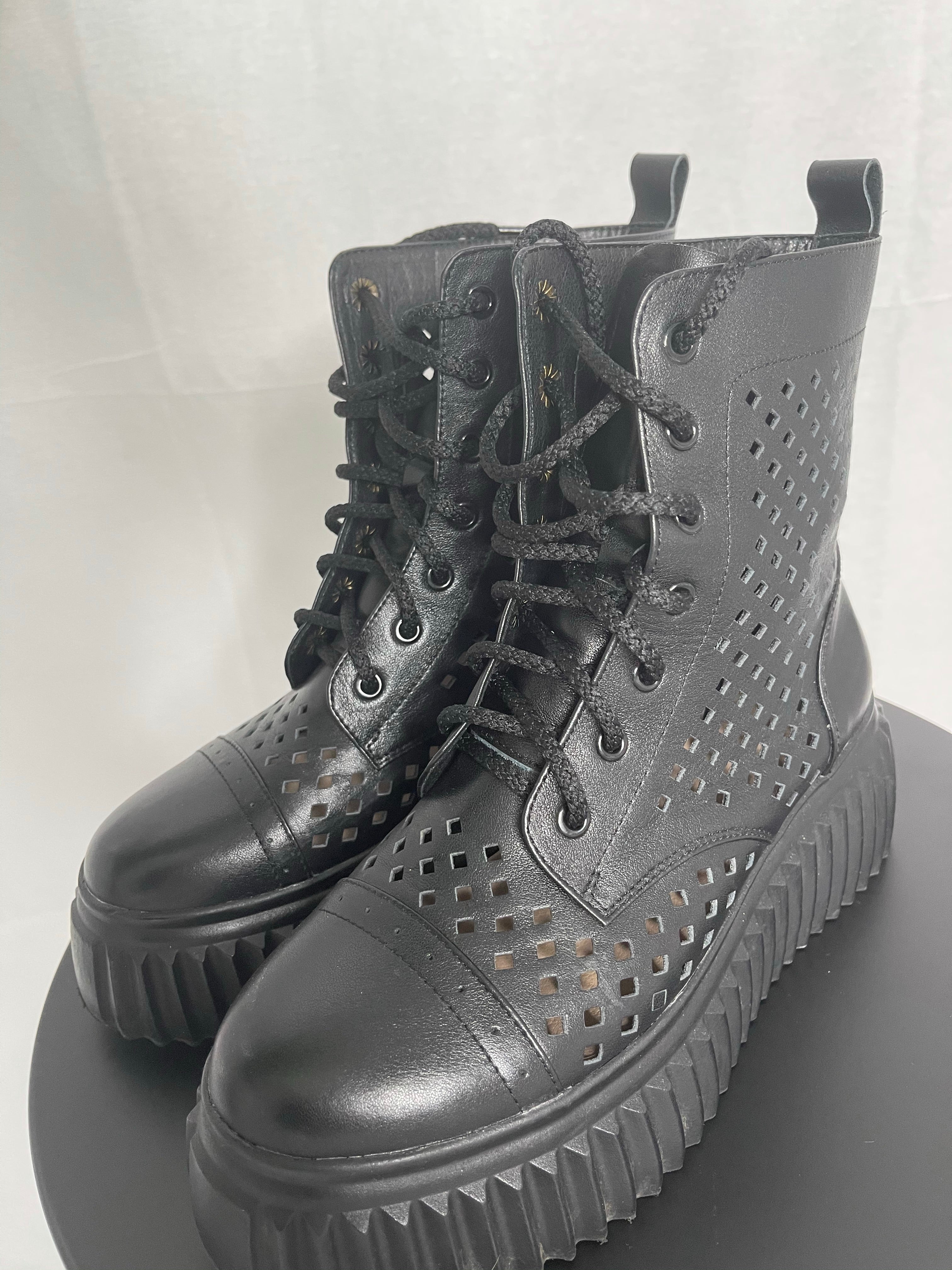 Monaveen Leather Boot - BLACK