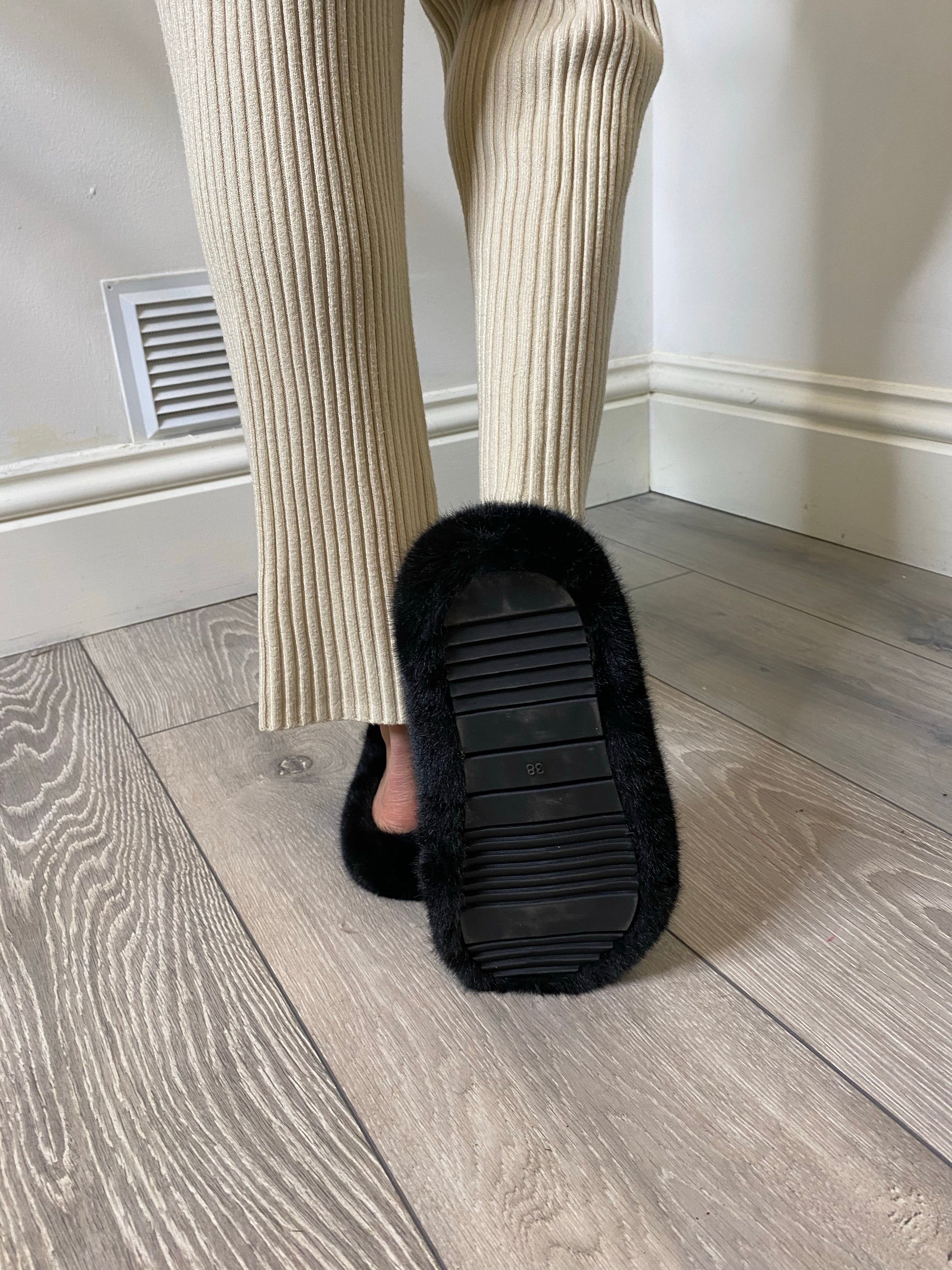 NEW IN Monaveen Luxury FAUX Fur cross strap Slippers, BLACK